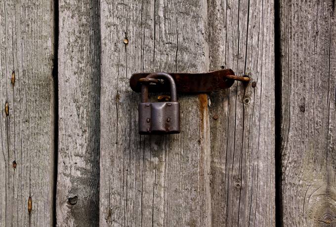 padlock lock wood